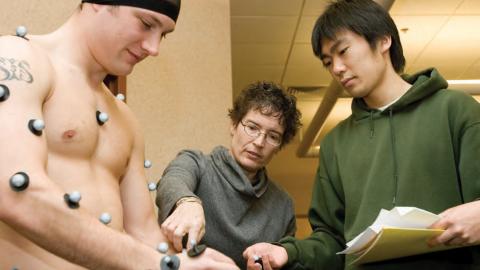 Dr. Gross (center) and students in the Behavioral Biomechanics Lab